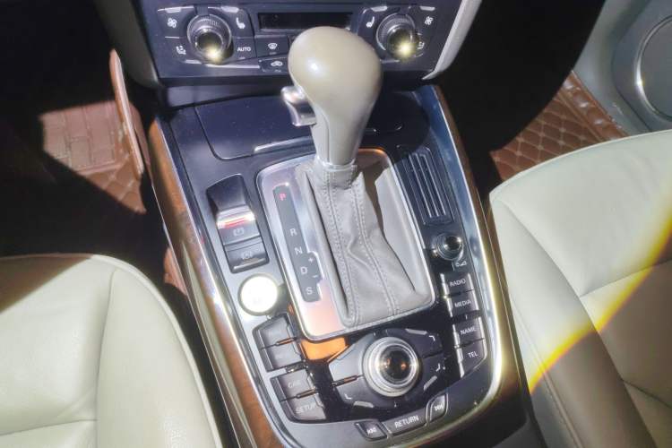 Used Audi Q5 2012 2.0TFSI Comfort Version Gear Lever