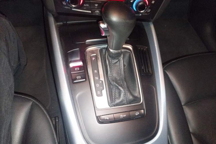 Used Audi Q5 2012 2.0TFSI Technology Model Gear Lever