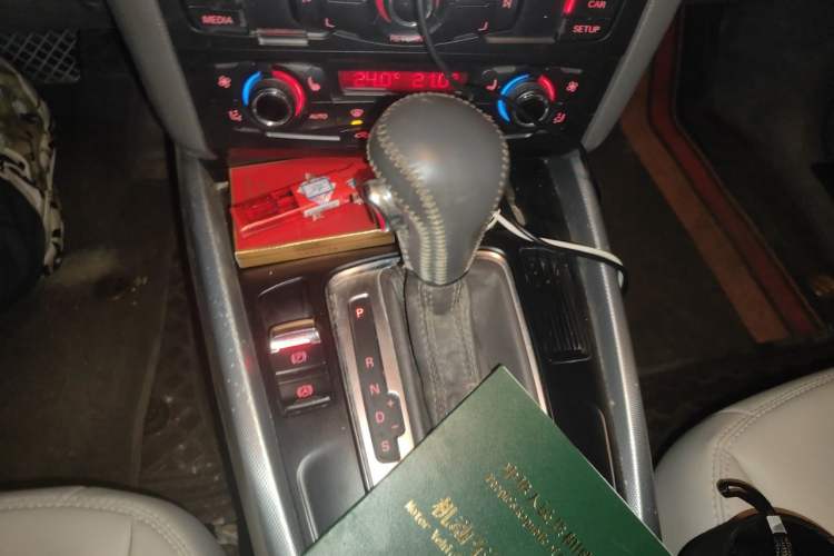 Used Audi Q5 2012 2.0TFSI Technology Model Gear Lever