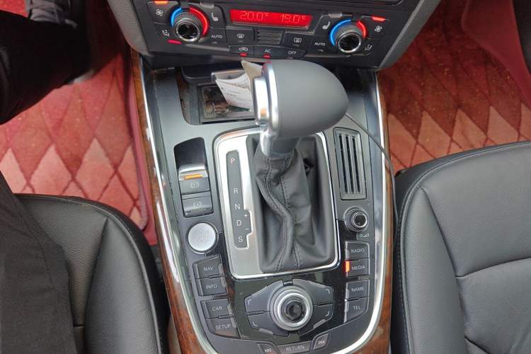 Used Audi Q5 2012 2.0TFSI Comfort Version Gear Lever