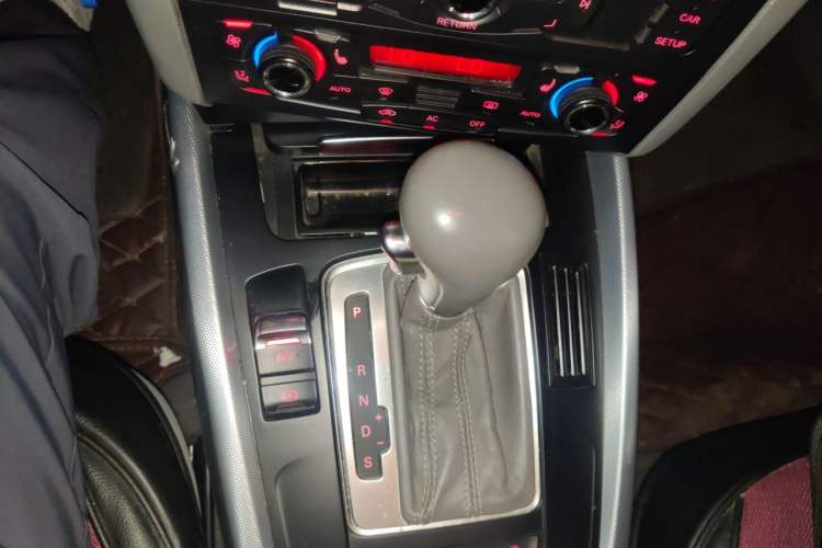 Used Audi Q5 2012 2.0TFSI Comfort Version Gear Lever
