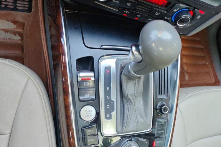 Used Audi Q5 2012 2.0TFSI Comfort Version Gear Lever