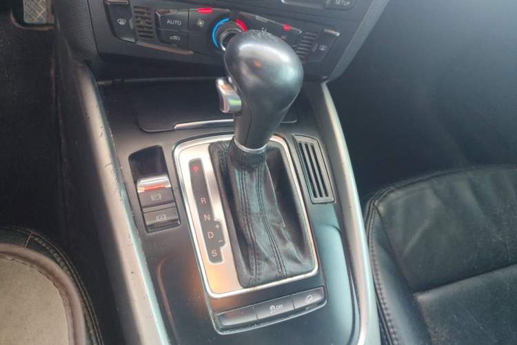 Used Audi Q5 2012 2.0TFSI Trendy Edition Gear Lever