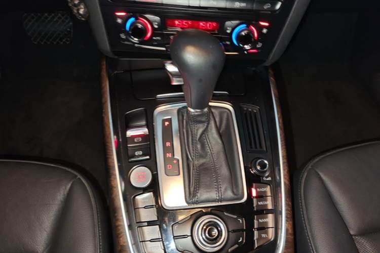 Used Audi Q5 2012 2.0TFSI Luxury Edition Gear Lever
