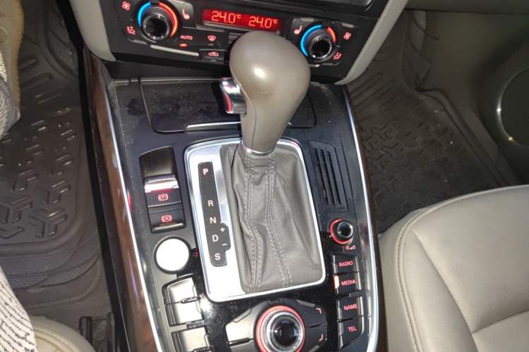 Used Audi Q5 2012 2.0TFSI Comfort Version Gear Lever