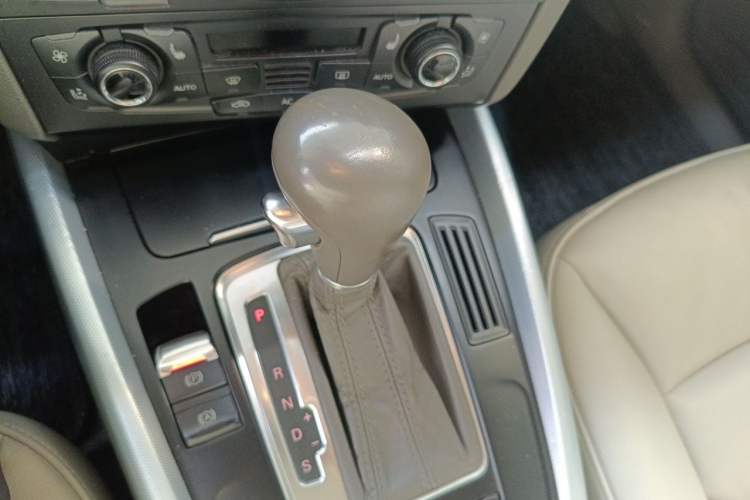 Used Audi Q5 2012 2.0TFSI Technology Model Gear Lever