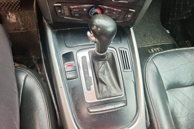 Used Audi Q5 2012 2.0TFSI Trendy Edition Gear Lever