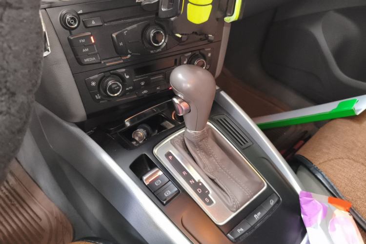 Used Audi Q5 2012 2.0TFSI Technology Model Gear Lever
