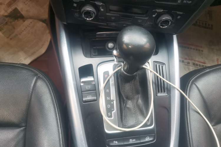 Used Audi Q5 2012 2.0TFSI Trendy Edition Gear Lever