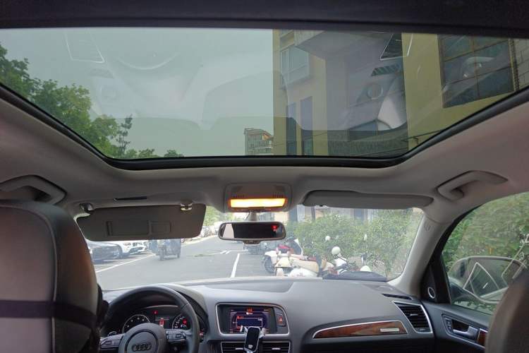 Used Audi Q5 2012 2.0TFSI Comfort Version Headliner