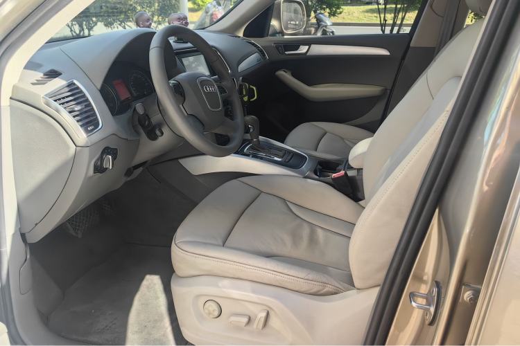 Used Audi Q5 2012 2.0TFSI Technology Model Interior 3