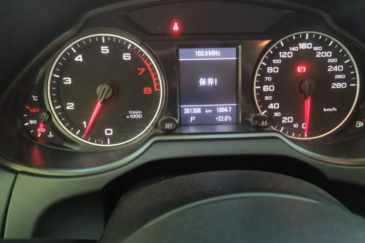 Used Audi Q5 2012 2.0TFSI Comfort Version Odometer Close Up