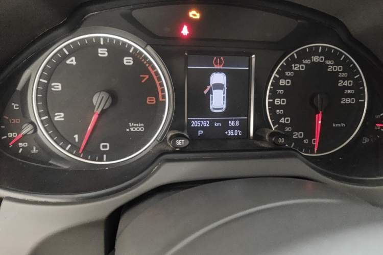 Used Audi Q5 2012 2.0TFSI Luxury Edition Odometer Close Up