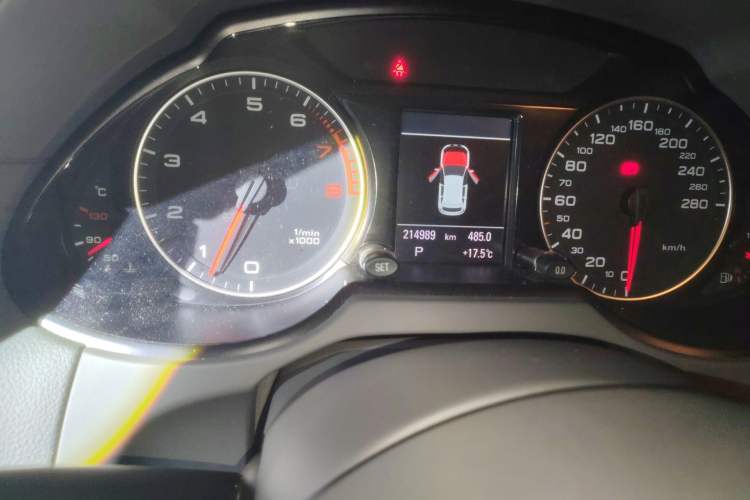 Used Audi Q5 2012 2.0TFSI Comfort Version Odometer Close Up