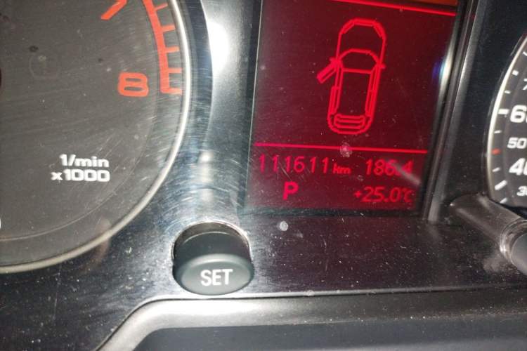 Used Audi Q5 2012 2.0TFSI Technology Model Odometer Close Up