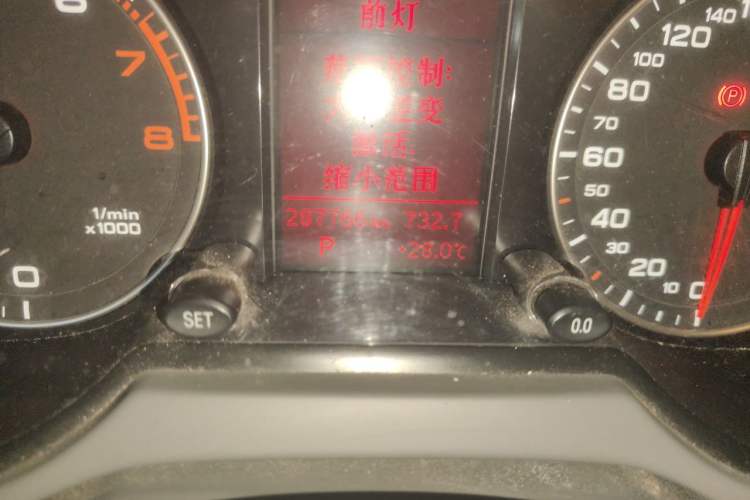 Used Audi Q5 2012 2.0TFSI Technology Model Odometer Close Up