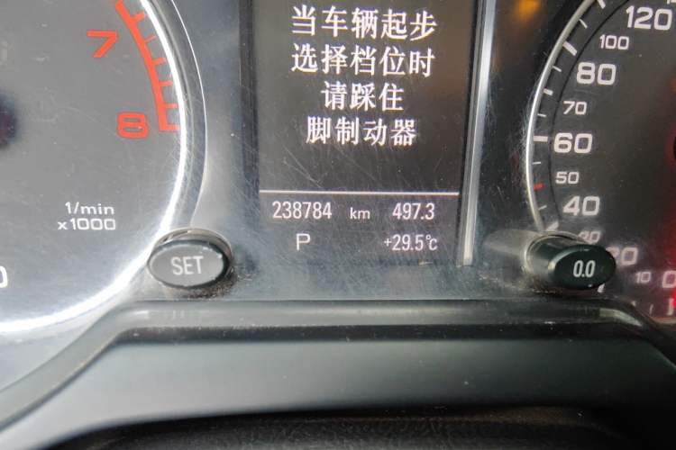 Used Audi Q5 2012 2.0TFSI Comfort Version Odometer Close Up