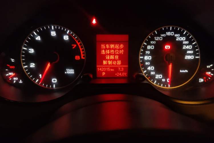 Used Audi Q5 2012 2.0TFSI Comfort Version Odometer Close Up