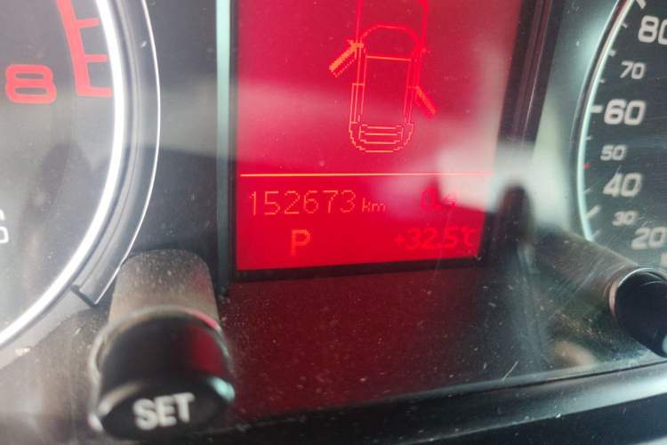Used Audi Q5 2012 2.0TFSI Trendy Edition Odometer Close Up
