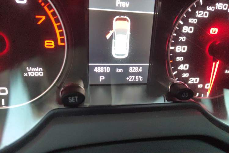 Used Audi Q5 2012 2.0TFSI Comfort Version Odometer Close Up