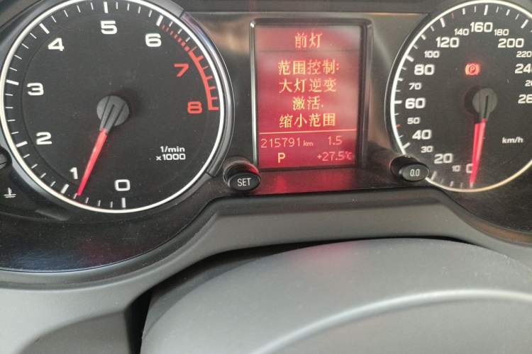Used Audi Q5 2012 2.0TFSI Technology Model Odometer Close Up