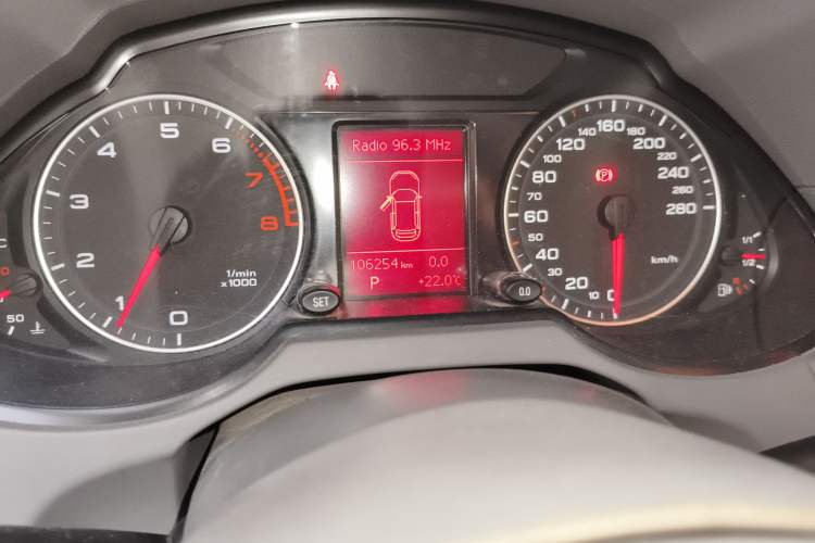 Used Audi Q5 2012 2.0TFSI Technology Model Odometer Close Up
