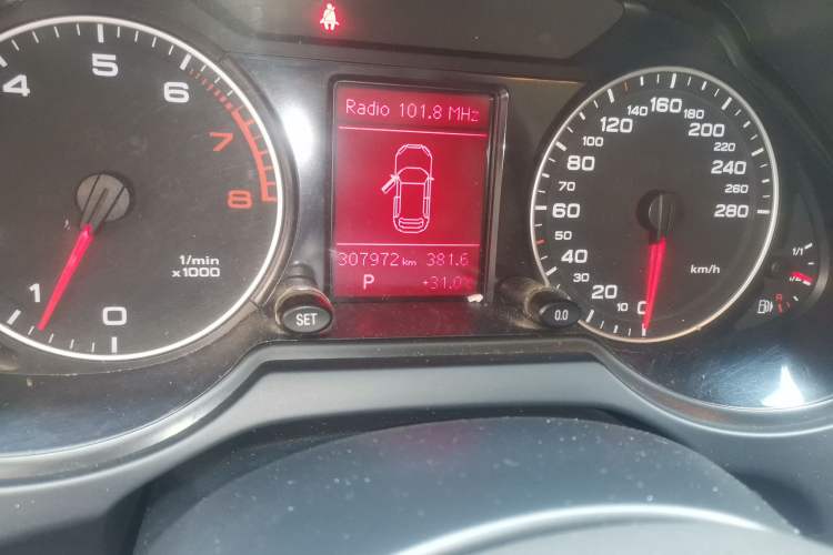 Used Audi Q5 2012 2.0TFSI Trendy Edition Odometer Close Up