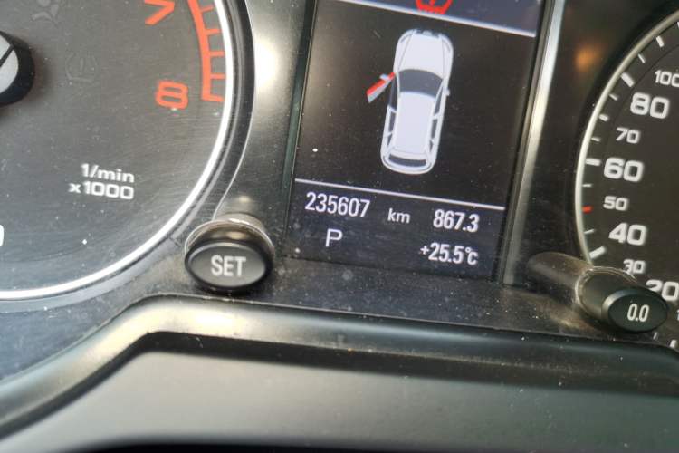 Used Audi Q5 2012 2.0TFSI Dynamic Edition Odometer Close Up