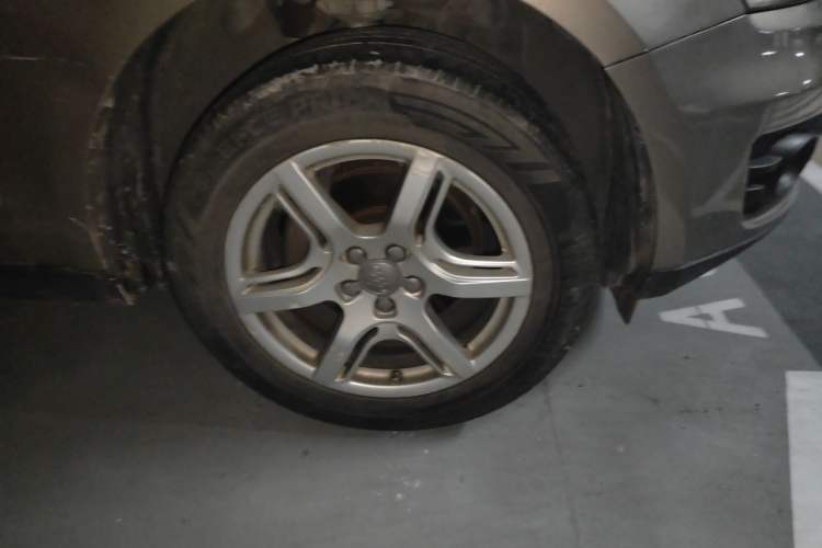 Used Audi Q5 2012 2.0TFSI Technology Model Right Front Wheel Hub