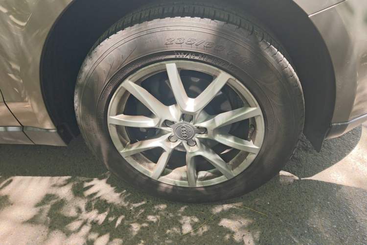 Used Audi Q5 2012 2.0TFSI Comfort Version Right Front Wheel Hub