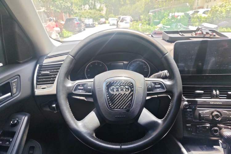 Used Audi Q5 2012 2.0TFSI Trendy Edition Steering Wheel