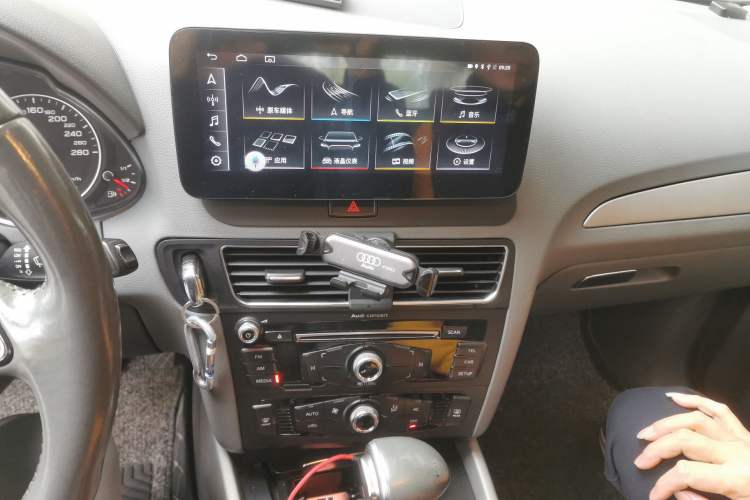 Used Audi Q5 2013 40 TFSI Ambition Audio And AC Panel
