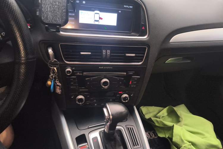 Used Audi Q5 2013 40 TFSI Technology Edition Audio And AC Panel