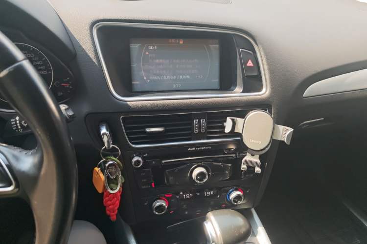 Used Audi Q5 2013 40 TFSI Technology Edition Audio And AC Panel