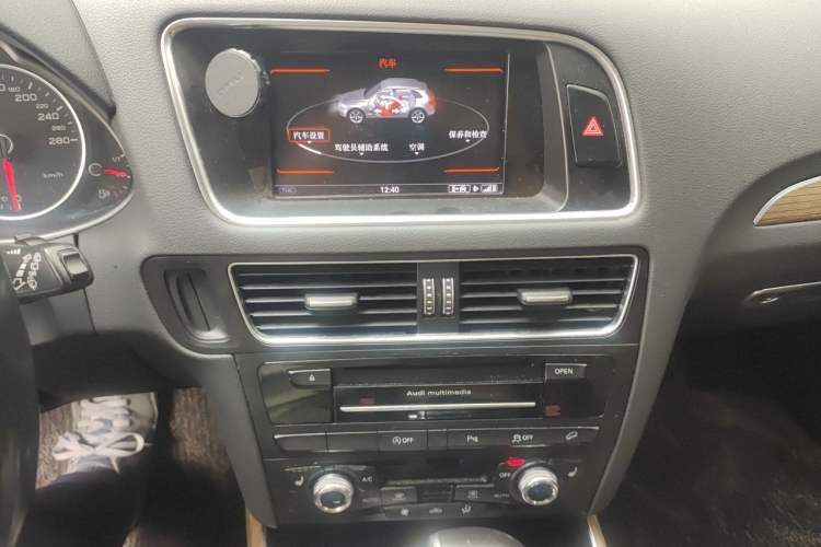 Used Audi Q5 2013 45 TFSI quattro off-road version Audio And AC Panel