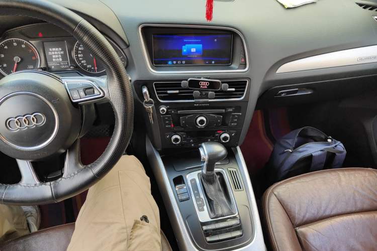 Used Audi Q5 2013 40 TFSI Technology Edition Audio And AC Panel