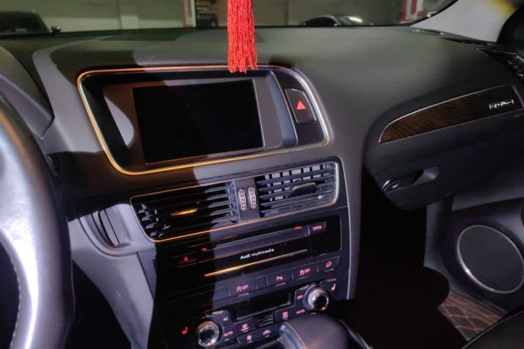Used Audi Q5 2013 40 TFSI Comfort Edition Audio And AC Panel