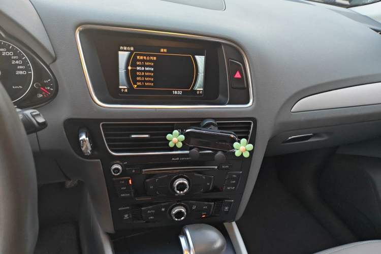 Used Audi Q5 2013 40 TFSI Ambition Audio And AC Panel