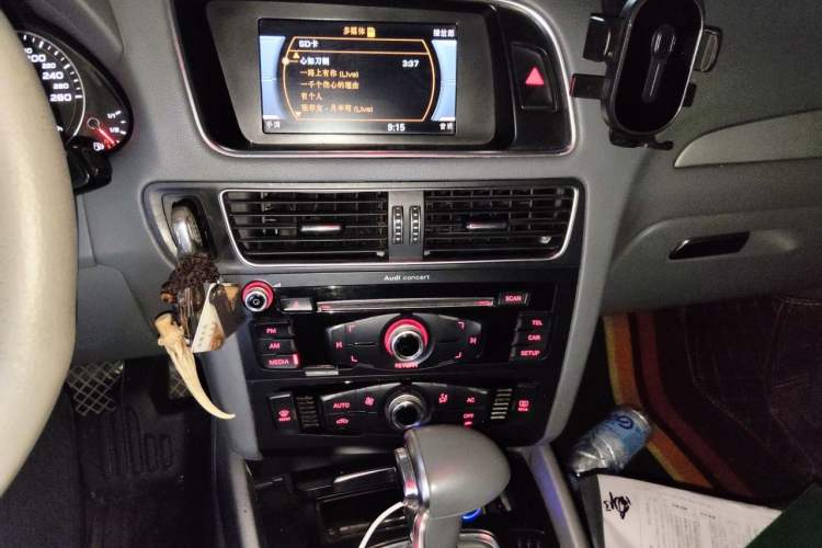 Used Audi Q5 2013 40 TFSI Ambition Audio And AC Panel