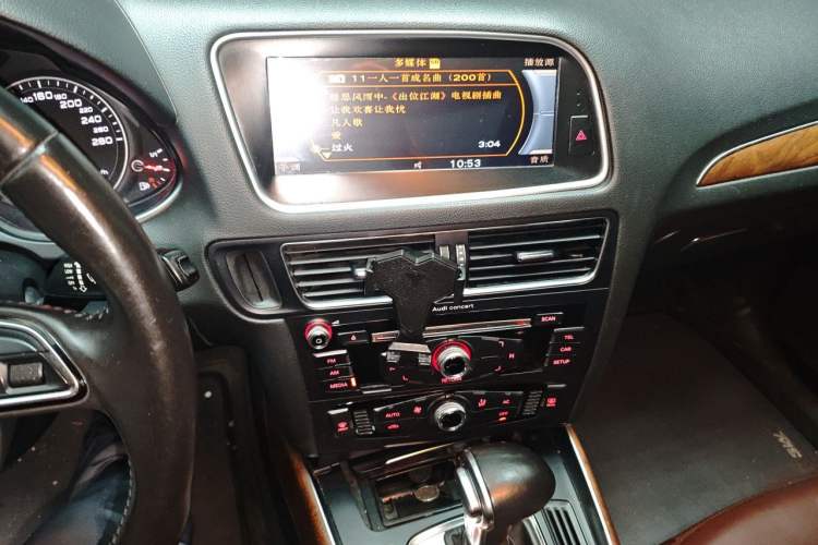Used Audi Q5 2013 40 TFSI Ambition Audio And AC Panel