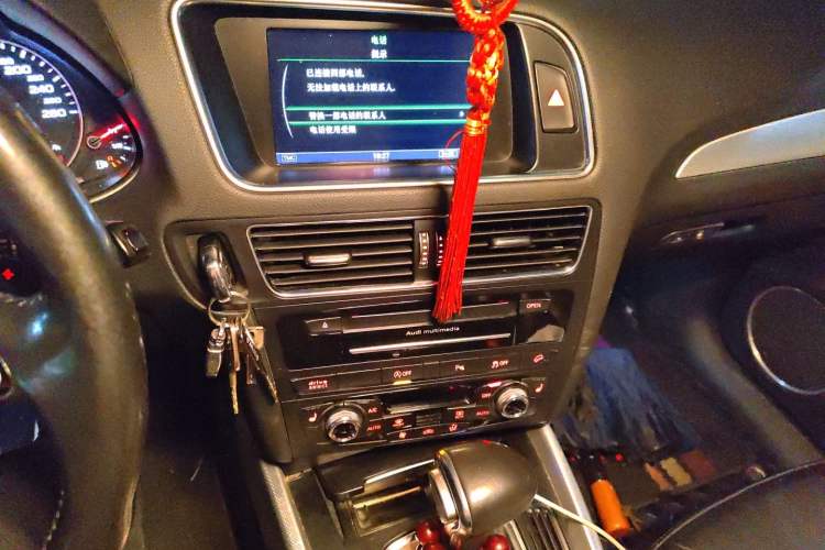 Used Audi Q5 2013 45 TFSI quattro Sport Edition Audio And AC Panel
