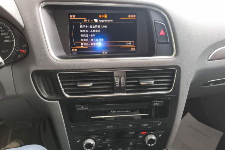 Used Audi Q5 2013 40 TFSI Comfort Edition Audio And AC Panel