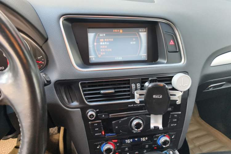 Used Audi Q5 2013 40 TFSI Technology Edition Audio And AC Panel