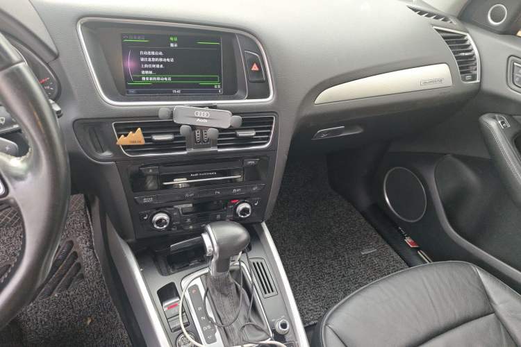 Used Audi Q5 2013 45 TFSI quattro Sport Edition Audio And AC Panel