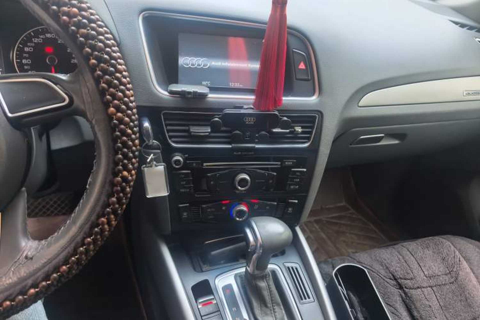 Used Audi Q5 2013 40 TFSI Technology Edition Audio And AC Panel