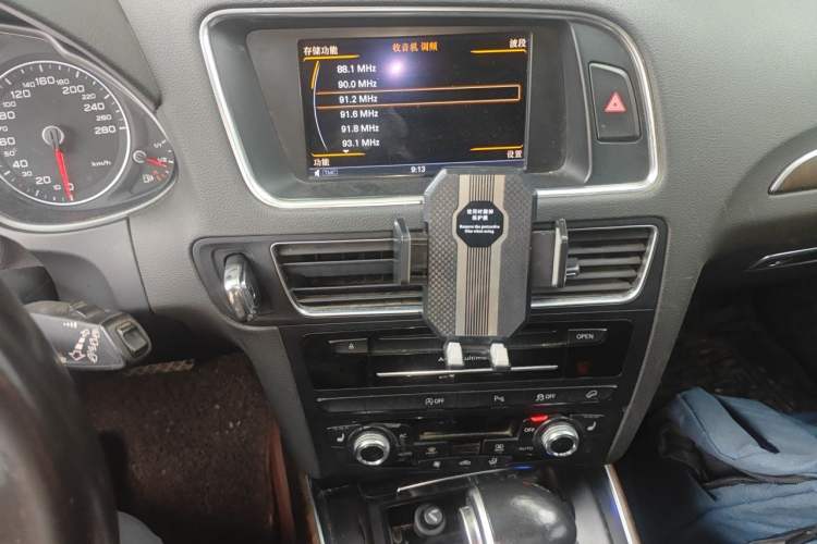 Used Audi Q5 2013 40 TFSI Comfort Edition Audio And AC Panel