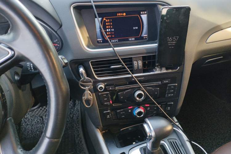 Used Audi Q5 2013 40 TFSI Ambition Audio And AC Panel