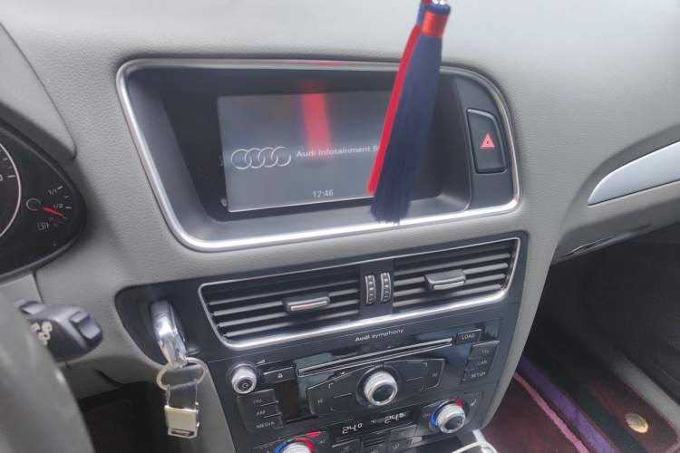 Used Audi Q5 2013 40 TFSI Technology Edition Audio And AC Panel