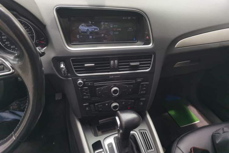 Used Audi Q5 2013 40 TFSI Ambition Audio And AC Panel