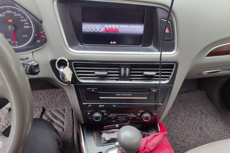 Used Audi Q5 2013 40 TFSI Technology Edition Audio And AC Panel